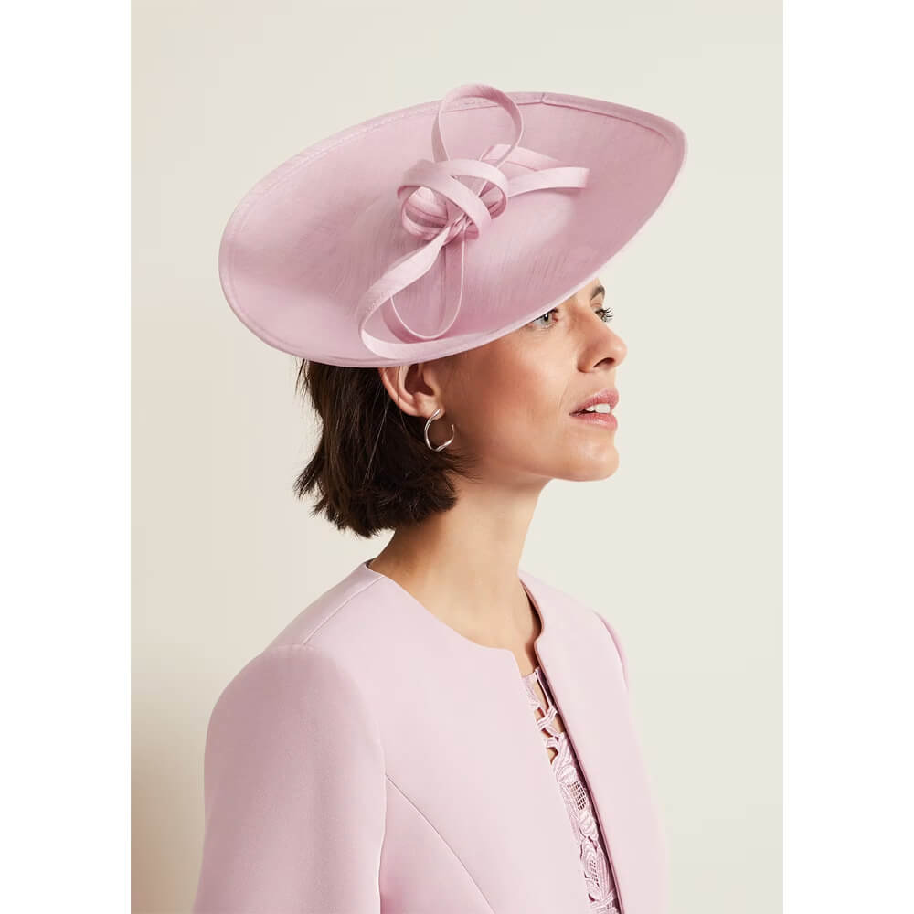 H and outlet m fascinator